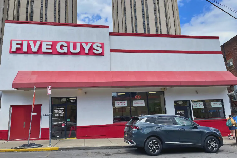 Five Guys（ファイブガイズ）に行ってみた！ — ピッツバーグでアメリカ定番バーガーを実食
