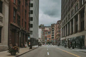 DowntownとUptownの違い — 都市で意味が変わる理由