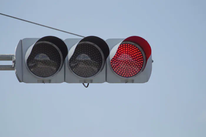 赤信号でも右折できる — No Turn on Redの見落としに注意