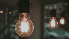 アメリカの停電が多い理由と対策 — インフラの老朽化と日本との差
