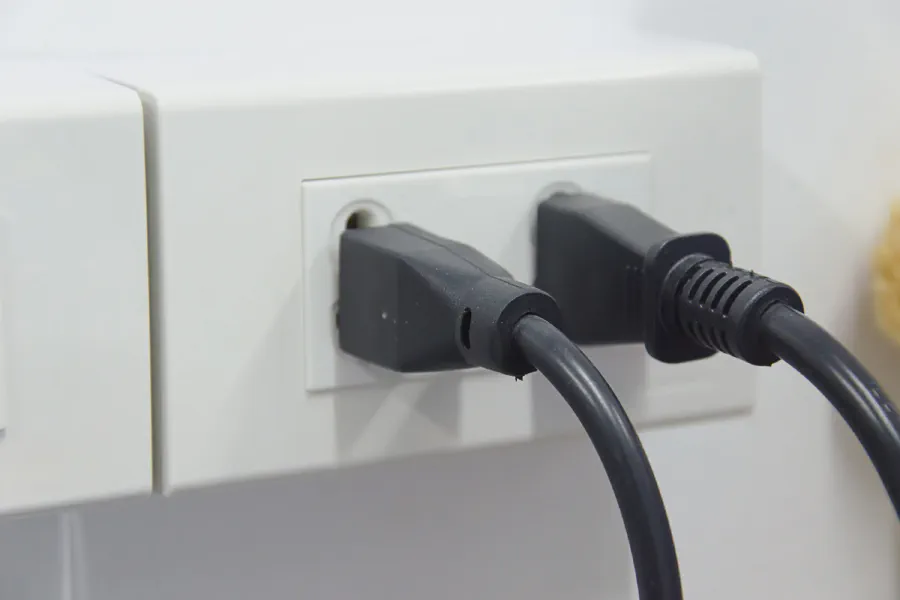 アメリカの電圧は120V — 日本の家電が使えない理由